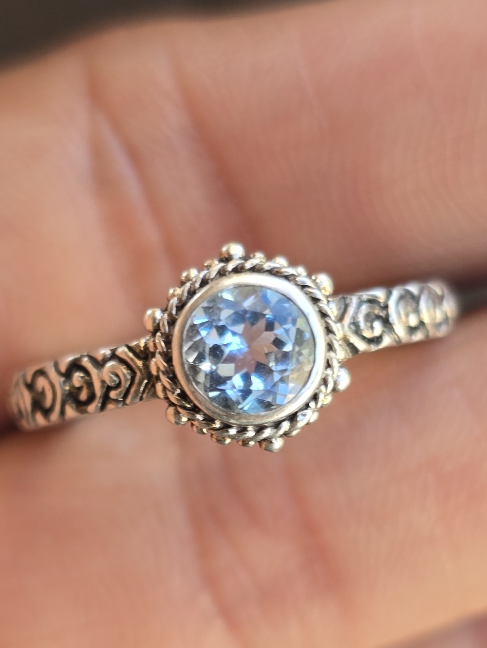 Bali style 925 sterling silver round cut blue topaz filigree ornate ring